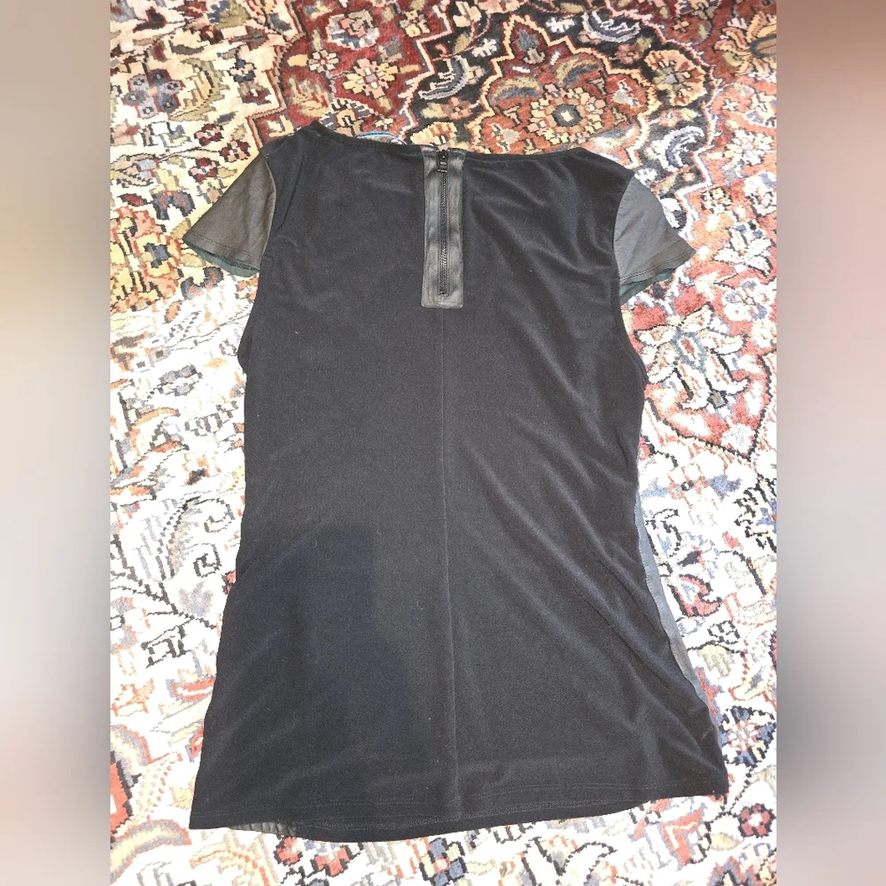 Alice‎ and Olivia Black Top With 100% Italian Lamb Leather Size Small
